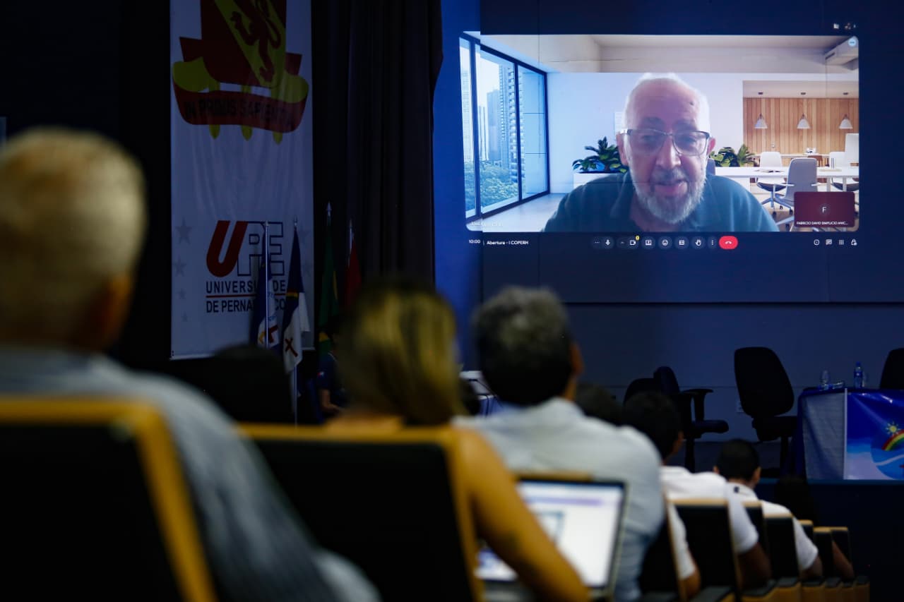 O secretário Almir Cirilo ressaltou a importância do debate sobre a gestão das águas acontecer em ambientes como o Coperh, que reúne a academia e o poder público. Foto: Aluisio Moreira - SRHS/PE