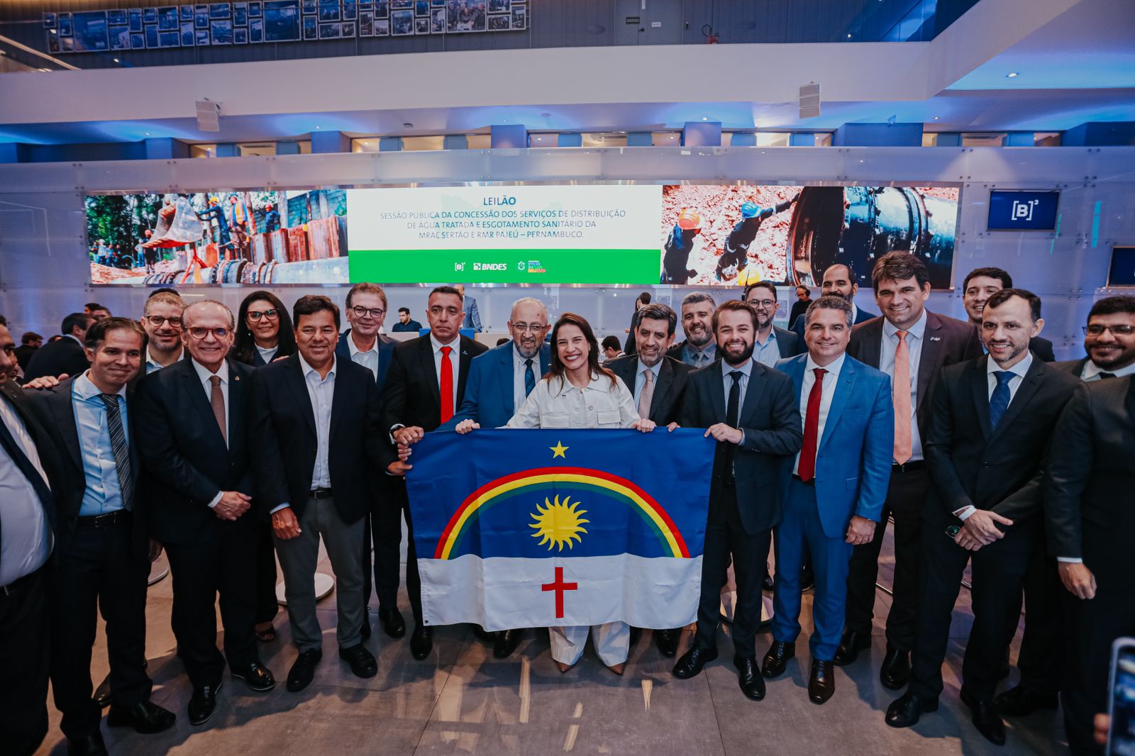 O leilão obteve inscrições de quatro propostas, envolvendo oito grupos empresariais, nacionais e internacionais. Foto: Janaina Pepeu - Secom/PE