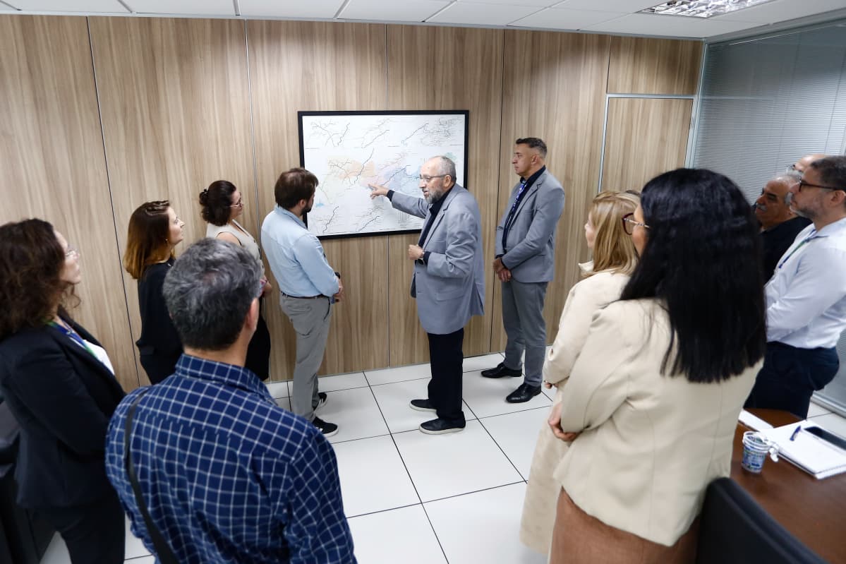 O secretário Almir Cirilo partilhou com os visitantes as experiências já vividas no estado de Pernambuco em eventos climáticos extremos. Foto: Aluísio Moreira - SRHS/PE 