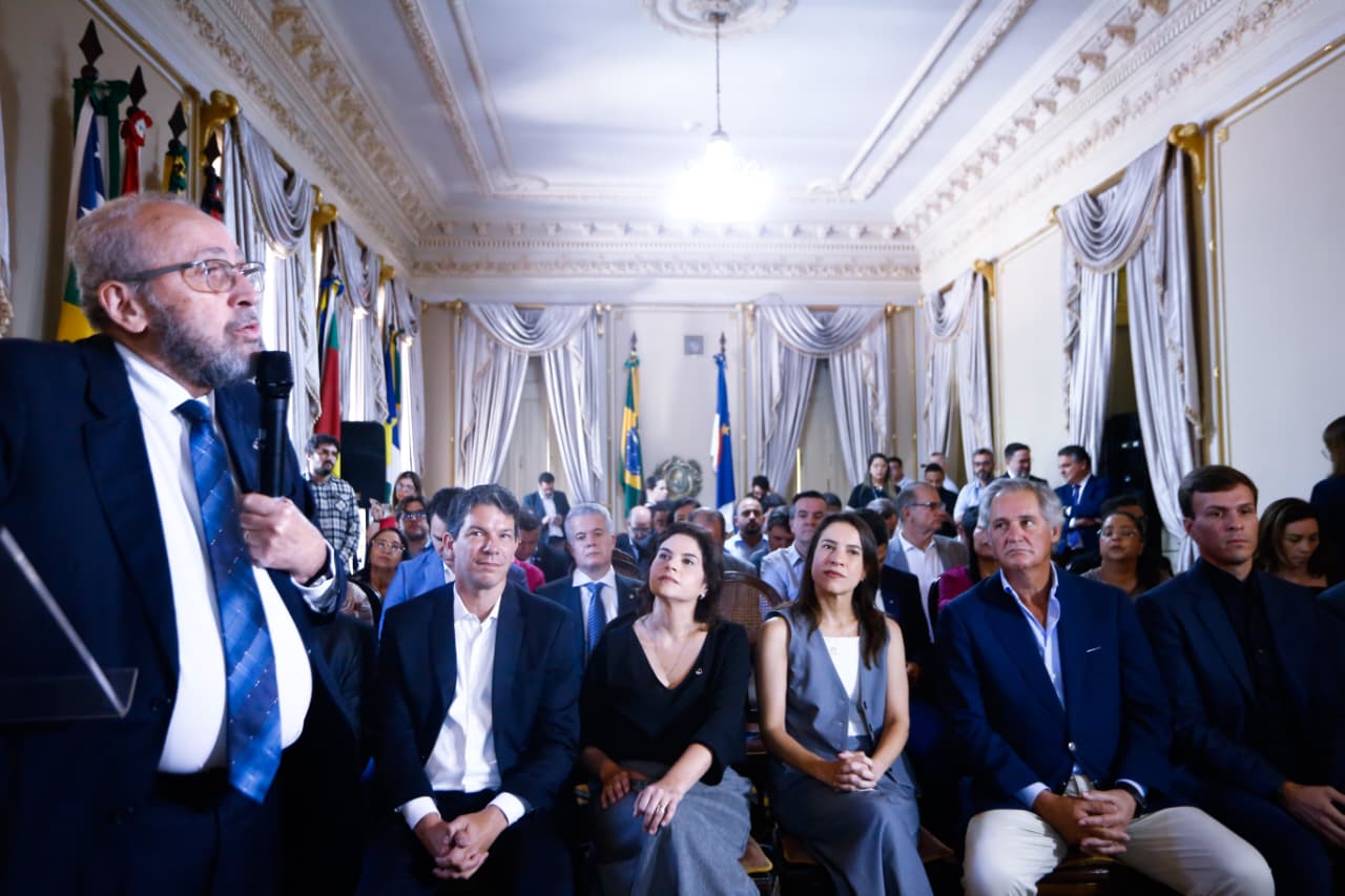 O secretário de recursos hídricos e saneamento, Almir Cirilo, destacou que o investimento da concessão parcial do saneamento soma R$ 26,1 bilhões, nos dois blocos. Foto: Aluisio Moreira - SRHS-PE