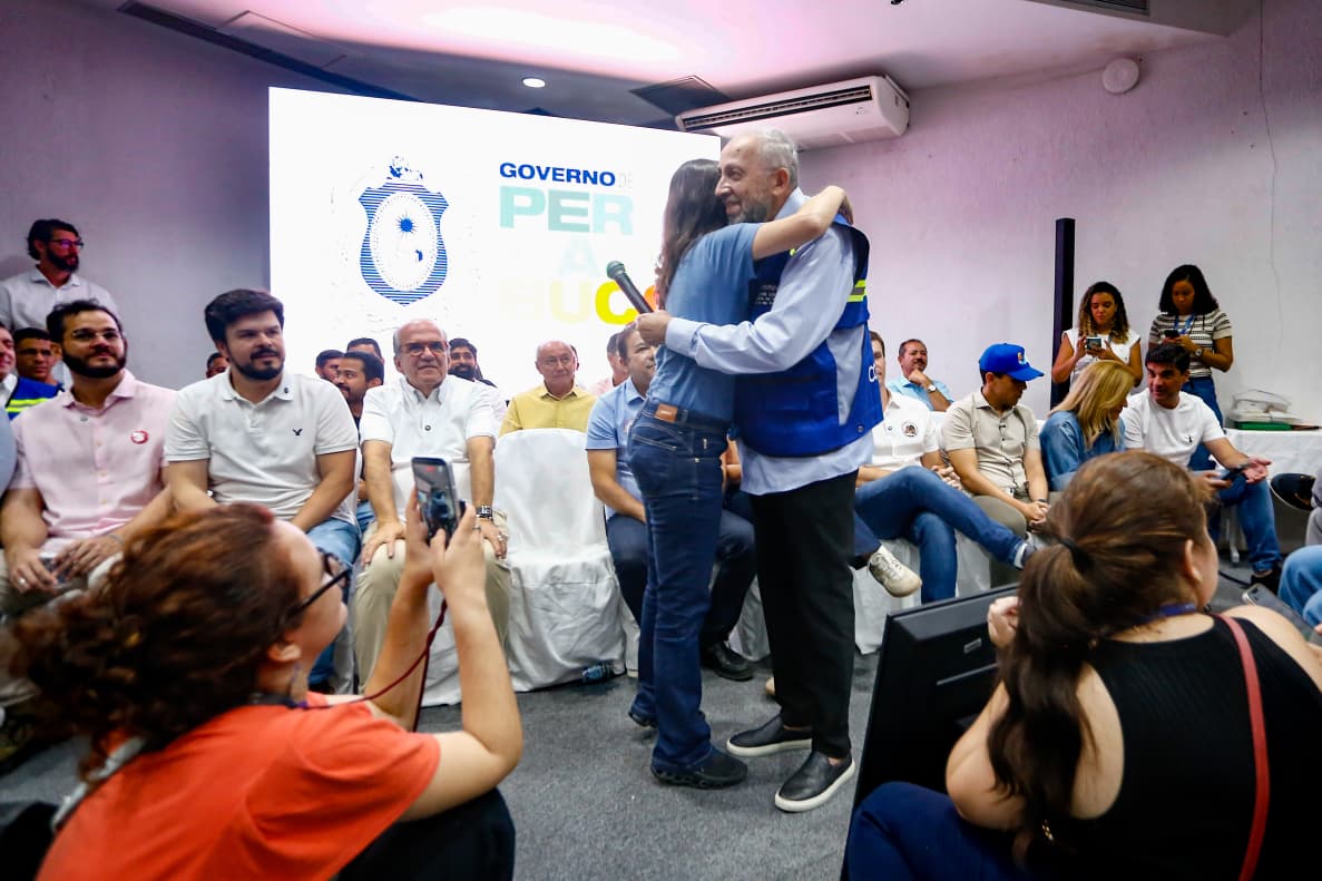 "Nós estamos num momento ímpar, em que finalmente vamos poder dar um basta ao sofrimento do povo do Araripe", comemorou o secretário Almir Cirilo. Foto: Aluisio Moreira - SRHS/PE