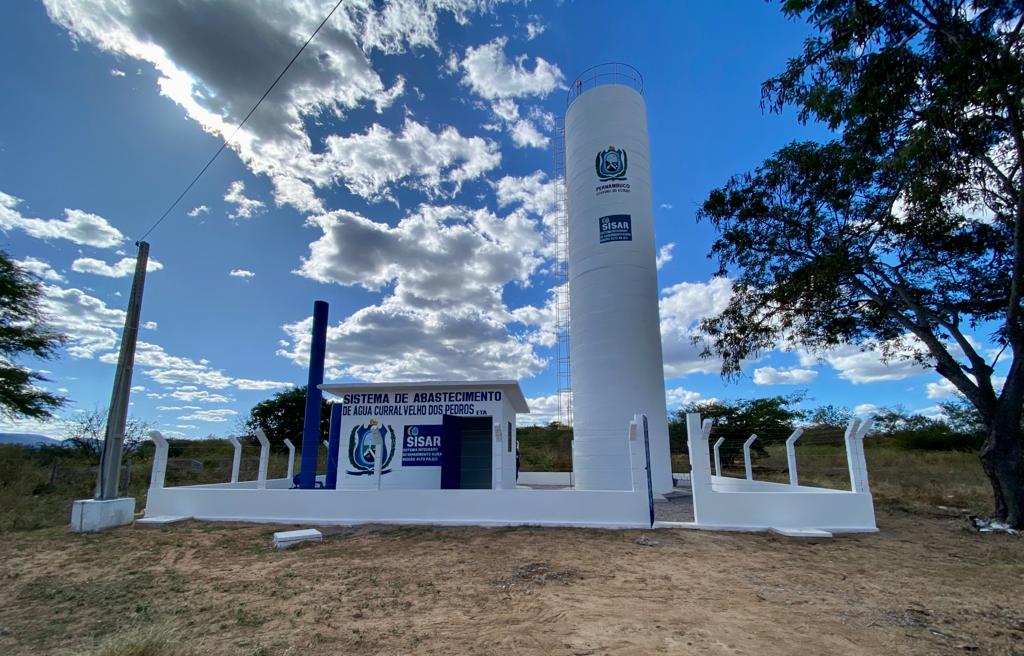 Foto da construção concluída do sistema de abastecimento de água de Curral Velho dos Pedros.